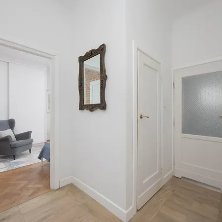 By Renters * 바르샤바