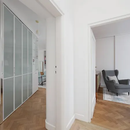 By Renters Apartman Varsó